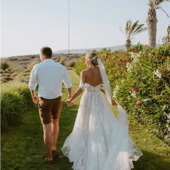 Elora Madi Lane Wedding Dress - Picture 2 of 3